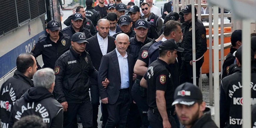 CHP’li Beş Belediye Başkanına Görevden Uzaklaştırma