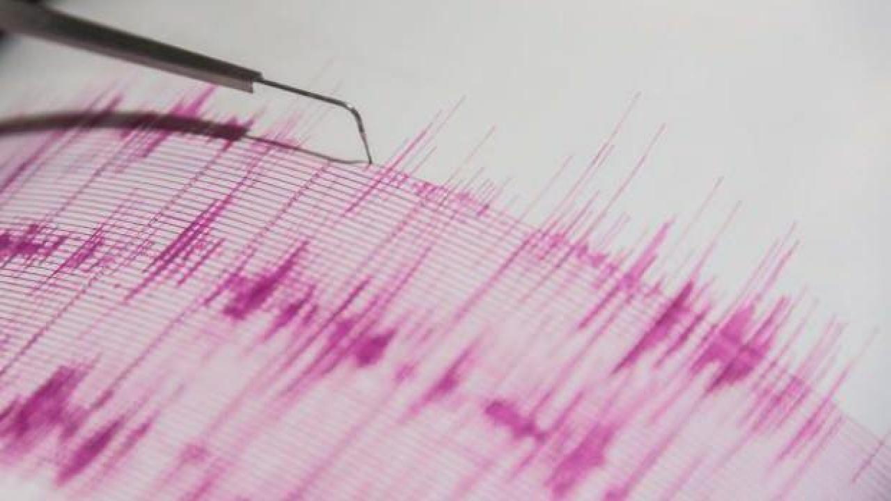 İzmir ve Kütahya'da korkutan depremler