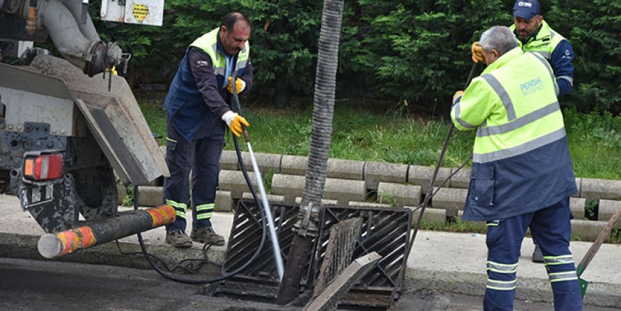 Pendik’te yağmur suyu kanalları kışa hazırlandı