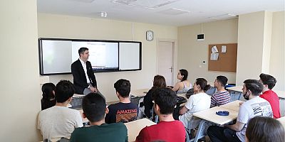 54 Kartallı Genç Üniversite Yolunda