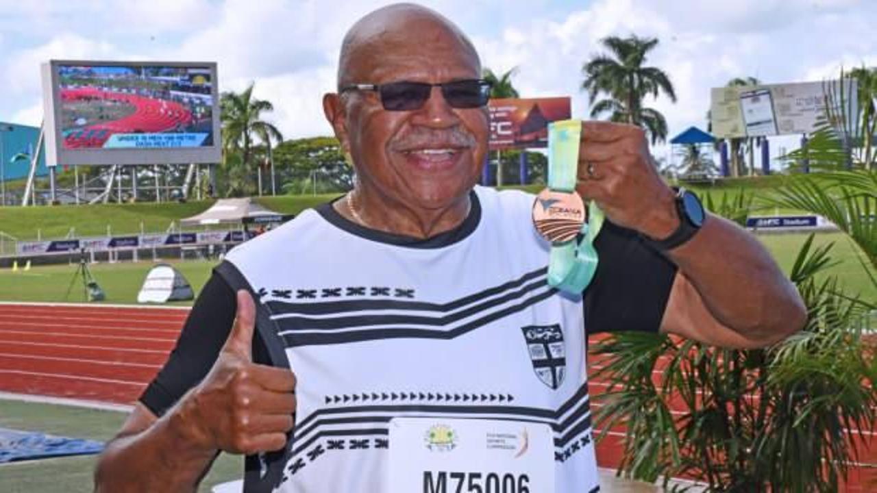 75 yaşındaki Fiji lideri Rabuka, atletizm şampiyonasında madalya kazandı
