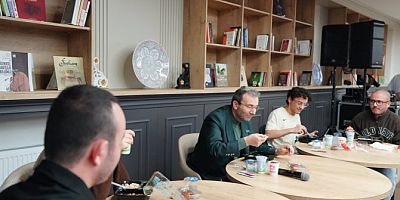 Ahmet Cin, Gençlerle Kütüphanede İftar Yaptı