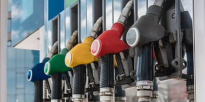 Akaryakıta İndirim Geliyor: Tabelalar Gece Yarısı Değişecek