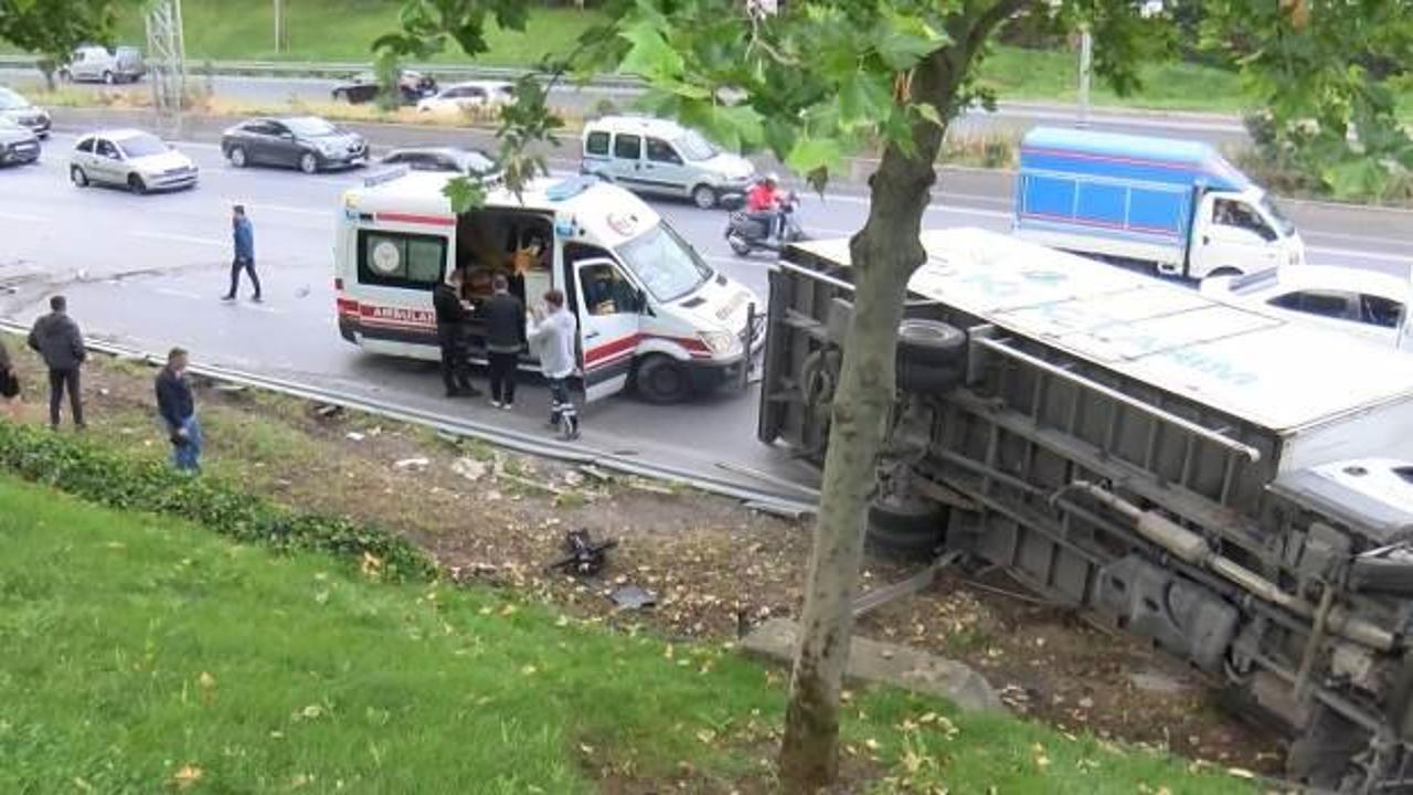 Bağcılar'da kamyonet işçi servisine çarptı: 5 yaralı