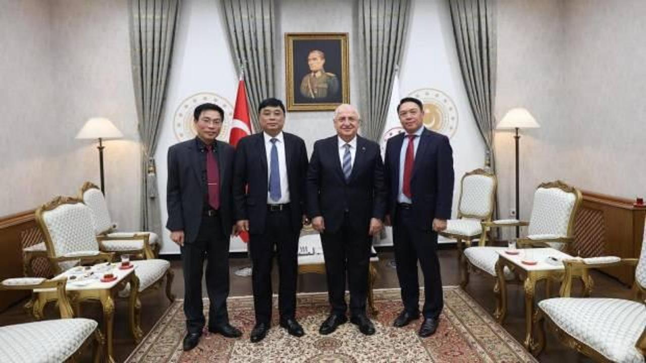 Bakan Güler, Vietnam Savunma Sanayi Başkanı Tuan'ı kabul etti
