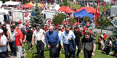 Başkan Yıldırım, 15 Temmuz Şehitlerini Kabirleri Başında Yâd Etti