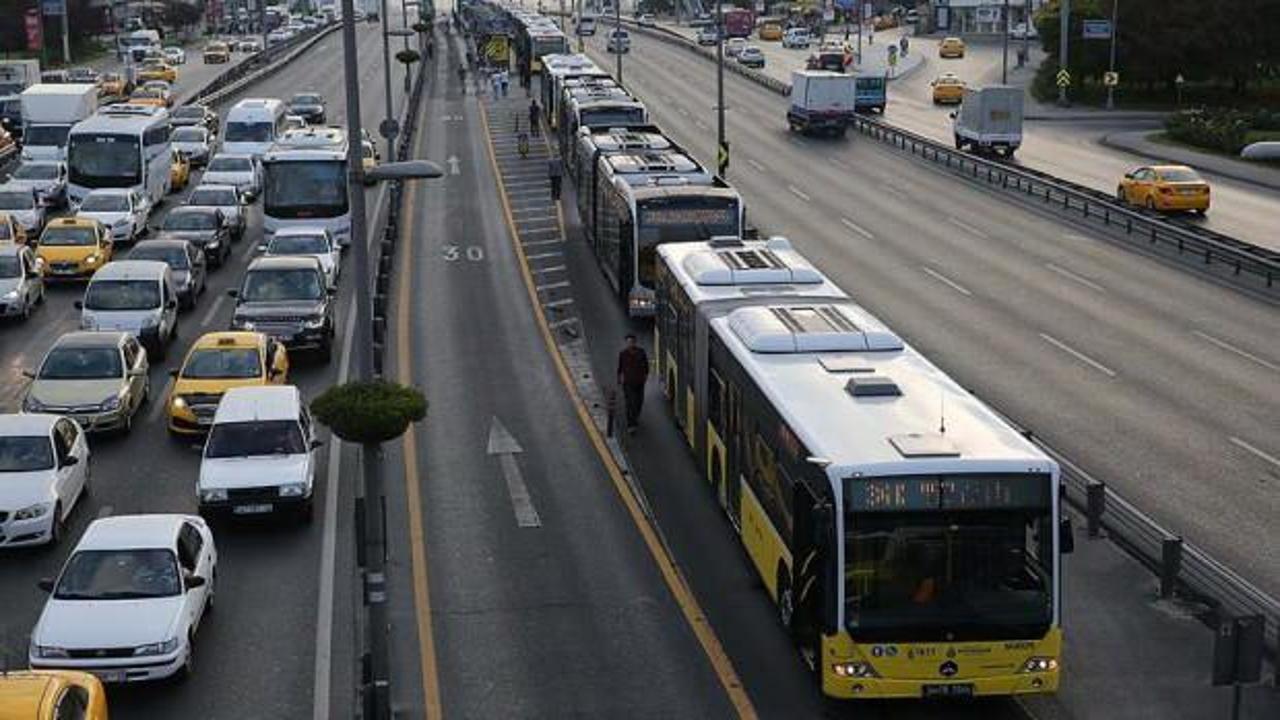 Beylikdüzü'nde metrobüs kazası! İki otobüs çarpıştı