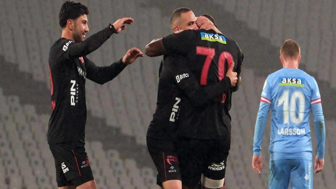 Fatih Karagümrük, 10 kişilik Antalyaspor'a şans tanımadı
