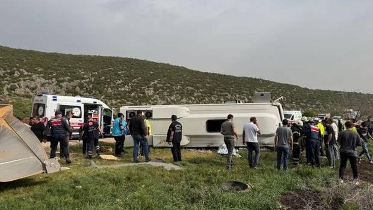 Gaziantep'te yolcu midibüsü devrildi: Çok sayıda yaralı var!