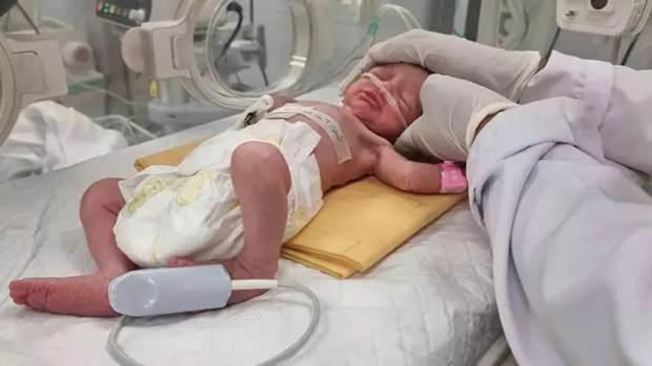 Gazze'de öldürülen annesinin rahminden kurtarılan bebek