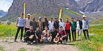 Genç İHH’dan Hakkâri’de doğayla iç içe kamp