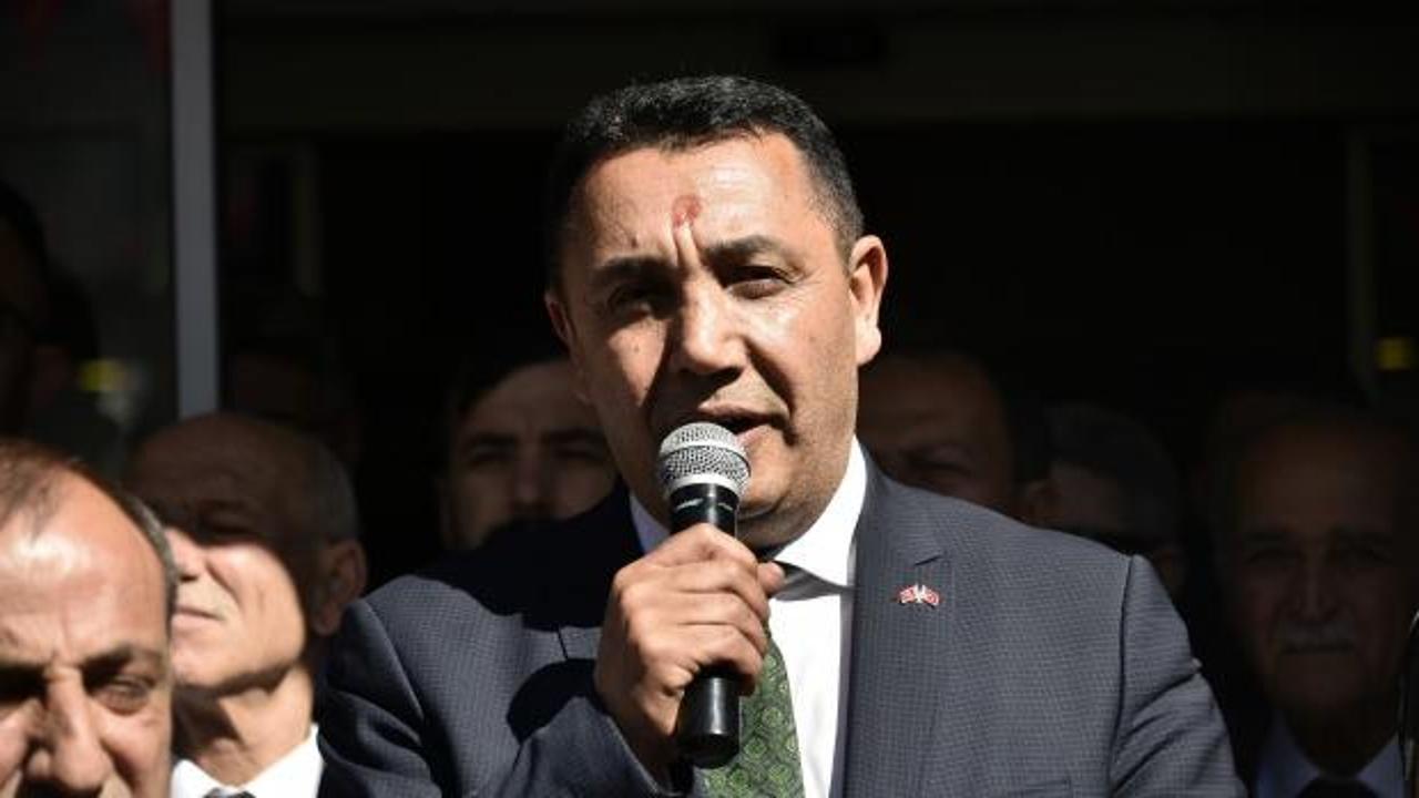 Gümüşhane Belediye Başkanı Vedat Soner Başer mazbatasını aldı