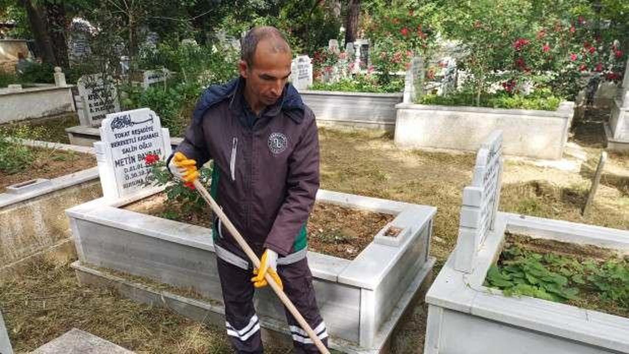 İBB ihmal etti, Arnavutköy belediyesi harekete geçti! Mezarlıklara bile bakmıyorlar