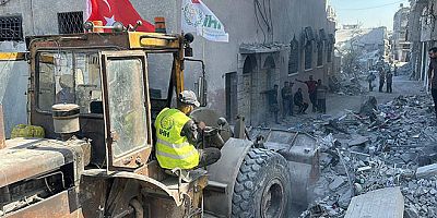İHH, Gazze’de Enkaz Temizliği ve Su Dağıtımını Aralıksız Sürdürüyor