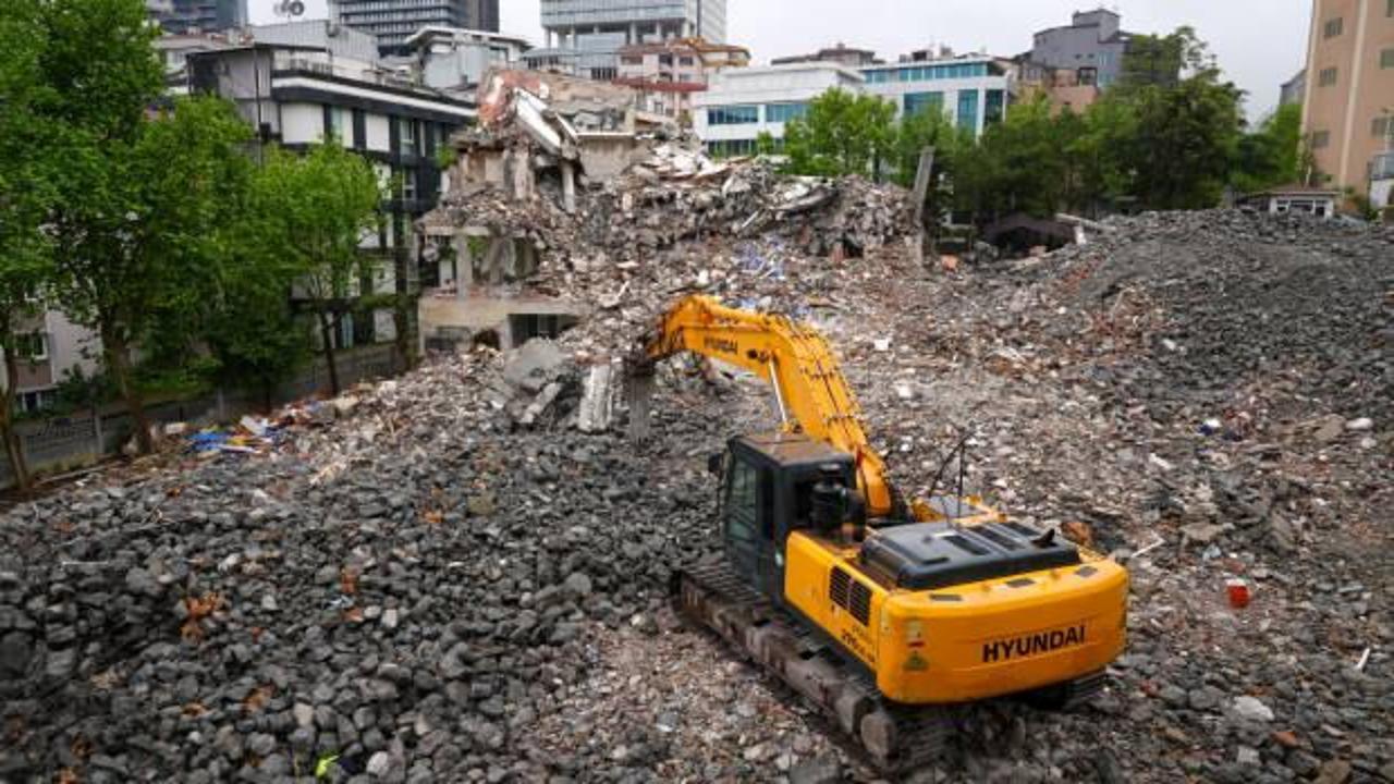 İstanbul Emniyet Müdürlüğünün yarım asırlık 'birinci şube' binası yıkılıyor