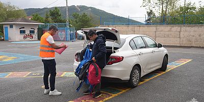 Kartal’da 700 öğrenciye kırtasiye desteği