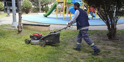 Kartal’da Parklara Yaz Bakımı Hızlandı