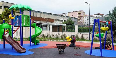 Kartal’da Parkların Zeminleri Çocuklar İçin Yenileniyor