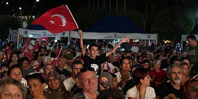 Kartal’da Zafer Bayramı’na bayraklı yürüyüş
