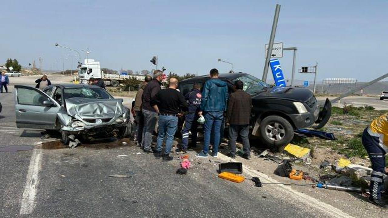 Kırıkkale'de pikap ile otomobil çarpıştı: 5 kişi yaralandı