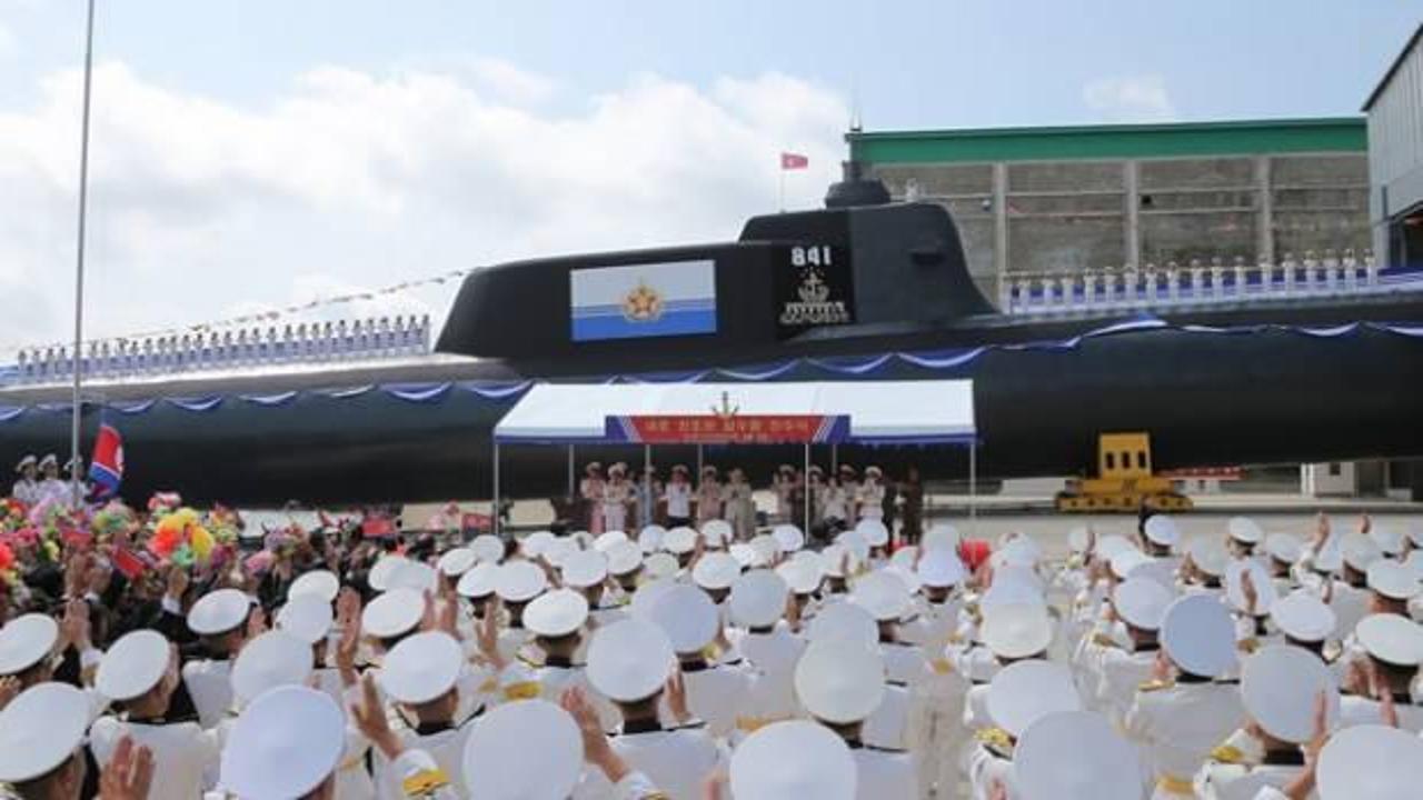 Kuzey Kore ilk taktik nükleer denizaltısını tanıttı: Seçilen tarih dikkat çekti