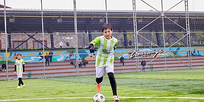 Minik Kramponlar Ümraniye’de Sahaya Çıktı