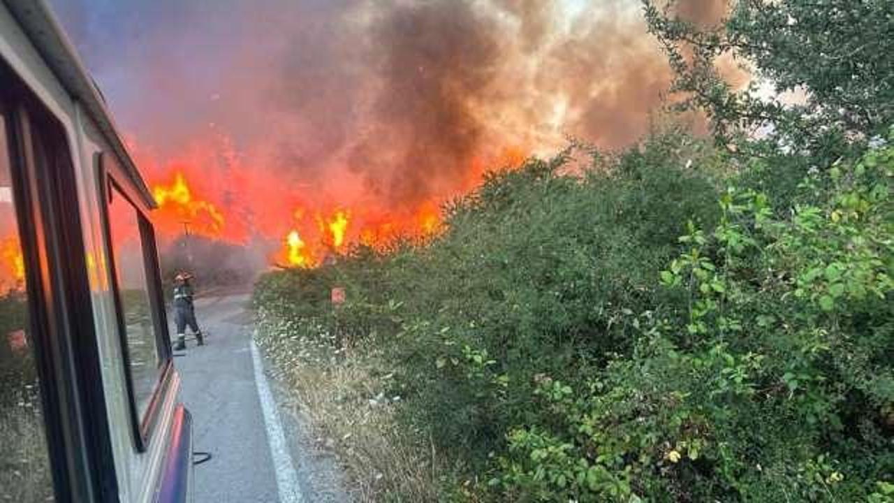 Orman yangınında alevler havalimanına yaklaştı: Uçuşlar durdu