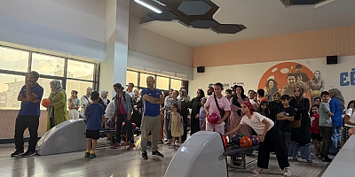 Pendik’te aile boyu bowling turnuvası