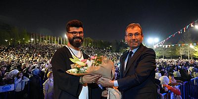 Pendik’te Tasavvuf Rüzgârı: Fadıl Aydın Açık Havada Gönülleri Mest Etti