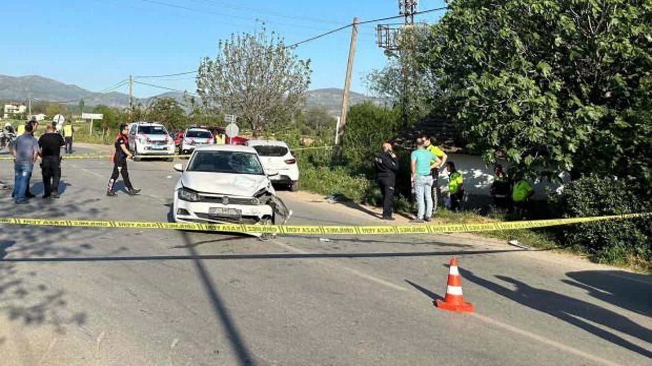 Polisten kaçarken 2 otomobilin çarptığı motosikletteki yolcu öldü, 1'i ağır 2 yaralı