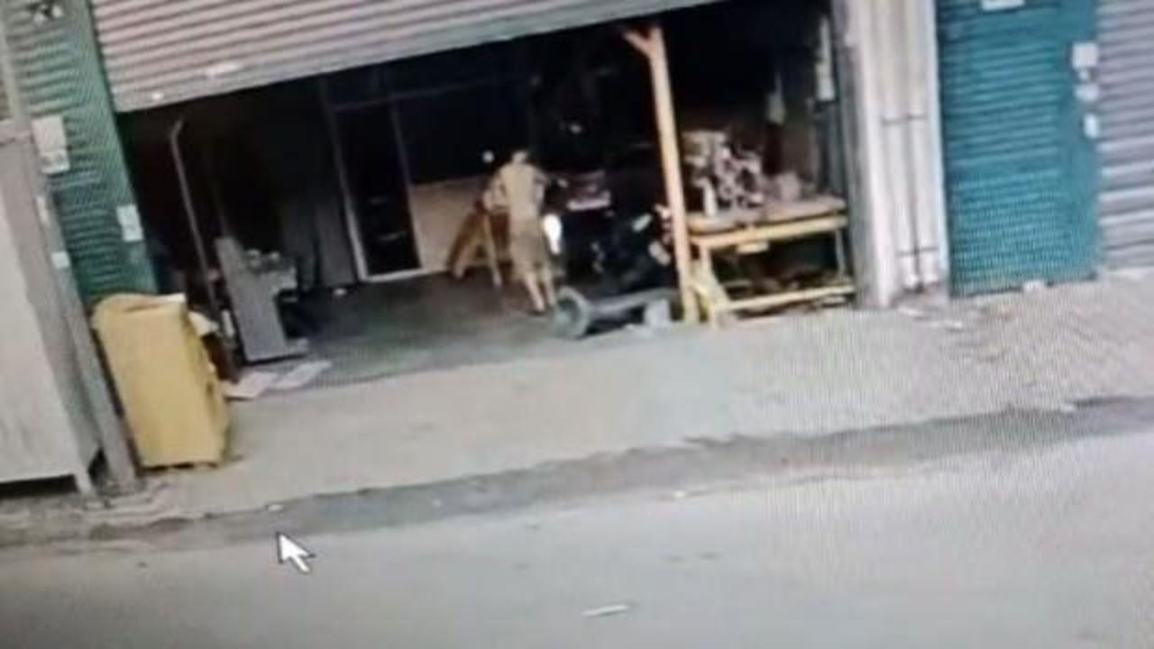 Pompalı tüfekle köpeği kovalayıp kameraya ateş etti! Dans edip iş yerini kundakladı