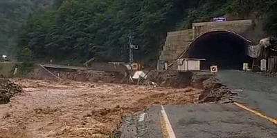 Rize ve Artvin’de Sel Alarmı: Köprüler Yıkıldı, Yollar Kapandı