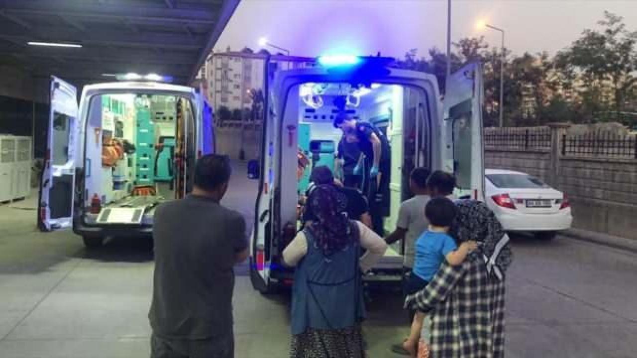 Siirt'te askeri araç ile kamyonetin çarpışması sonucu 5 kişi yaralandı