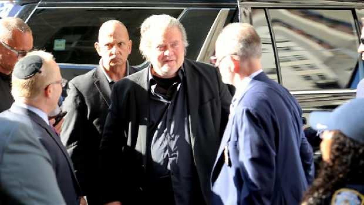 Trump'ın eski danışmanı Steve Bannon, New York'ta teslim oldu
