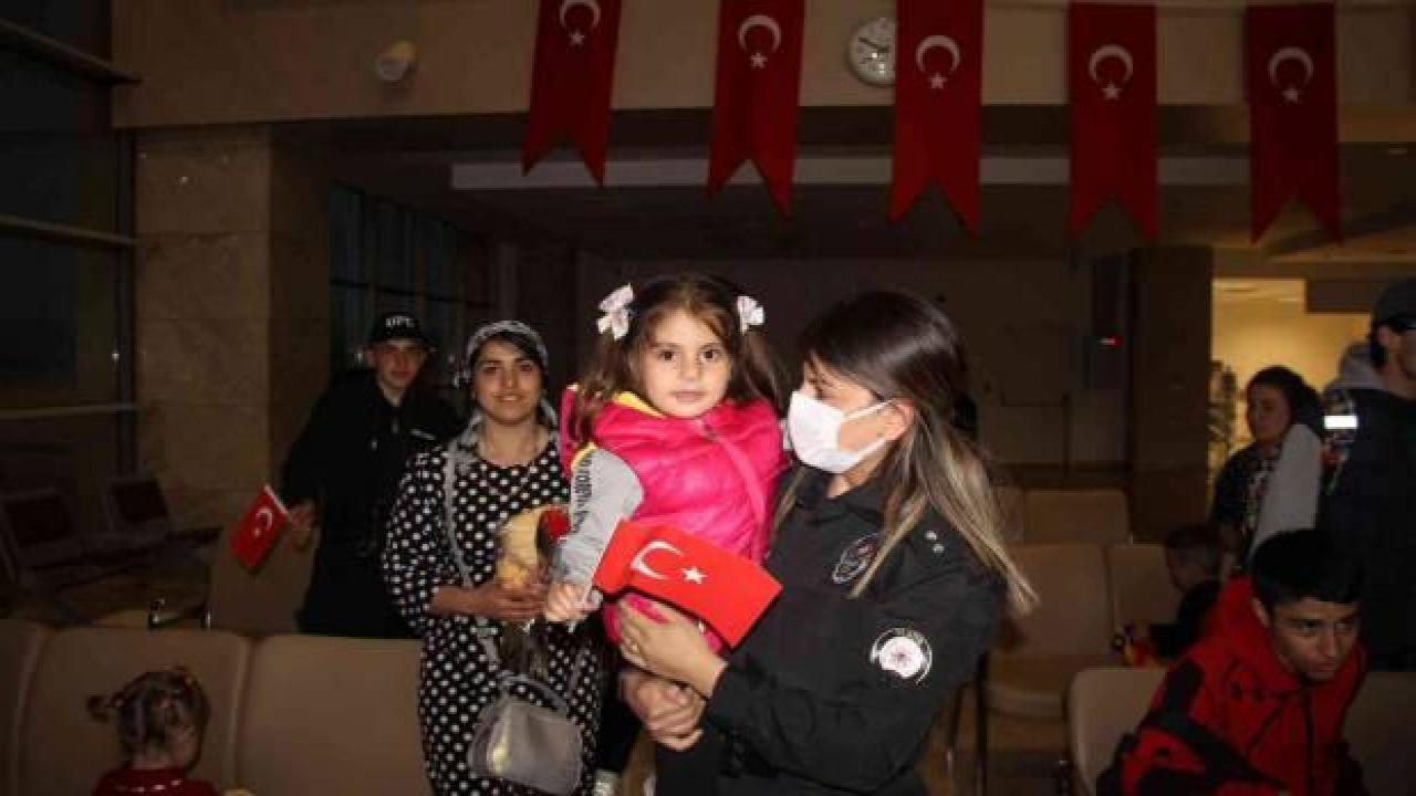 Ukrayna'dan tahliye edilen Ahıska Türkleri'nin 7.  kafilesi Elazığ'a geldi
