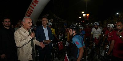 Ümraniye’de bisikletler gece için yarıştı