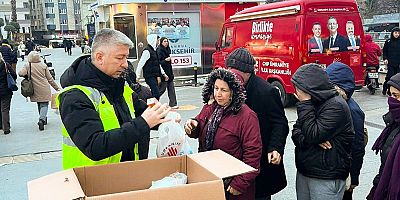 Ümraniye’de İftara Yolda Yakalananlara İftariyelik Desteği