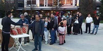Ümraniye'de Ramazan ikramları sürüyor