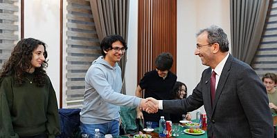 Üniversiteyi Kazanan Pendikli Gençlere 20 Bin TL Destek