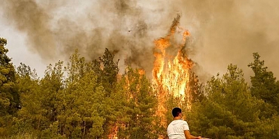 Yunanistan’daki Orman Yangınları Yerleşim Yerlerini Tehdit Ediyor