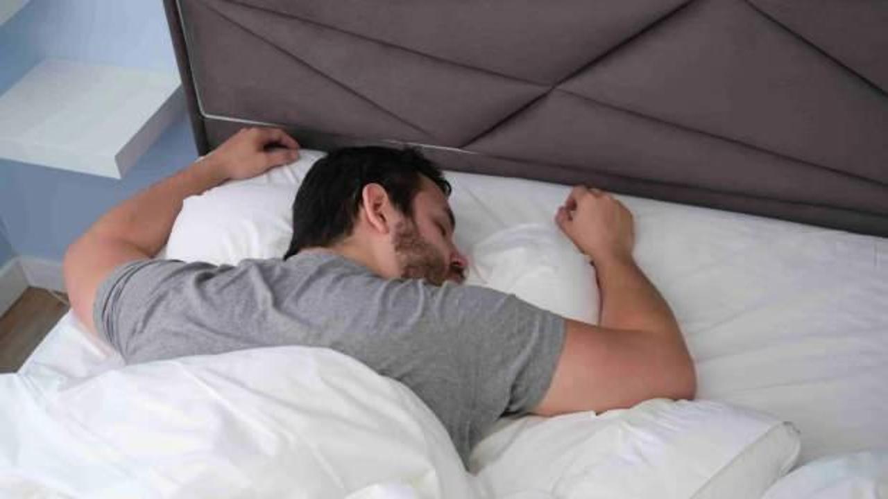 Yüzüstü yatmak kalbe zararlı mı? En sağlıklı uyku pozisyonu nedir?